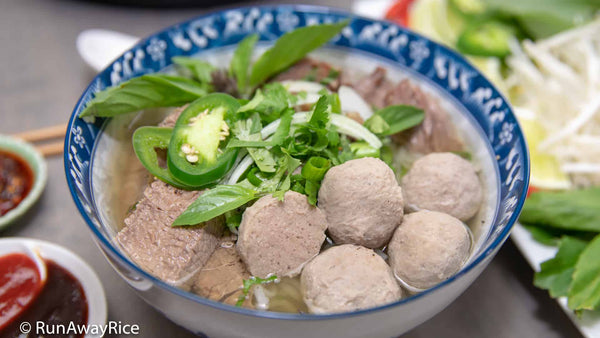 Pho Tasty Beef Steak And Beef Ball Noodle Soup - Pho Tai , Bo Vien