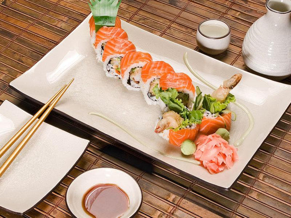 Oshawa Azian Cuisine Dragon Roll (8 pcs) Gold (salmon) -OR- Green (avocado)