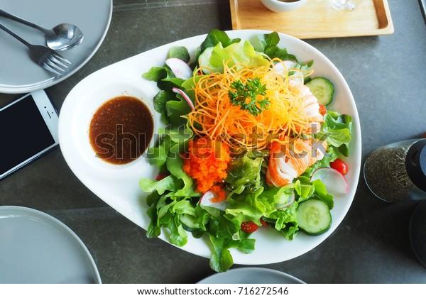 Oshawa Azian Cuisine Tobiko Salad